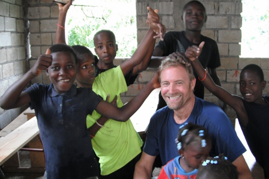 Ed hanging out with the Haitian kids.